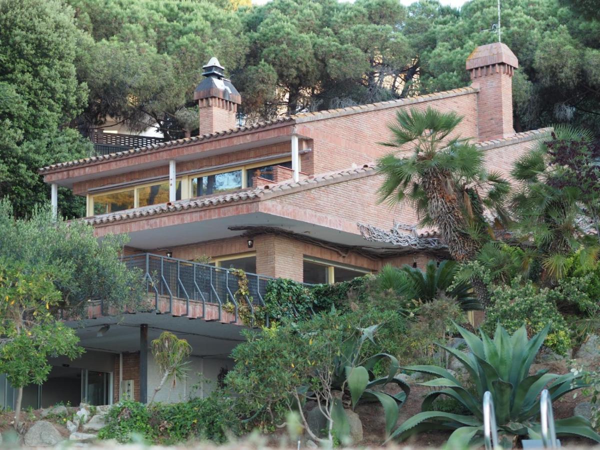 Villa Maresme & Villa Rosa Mataro Bagian luar foto