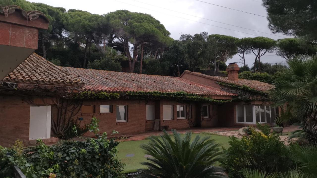 Villa Maresme & Villa Rosa Mataro Bagian luar foto