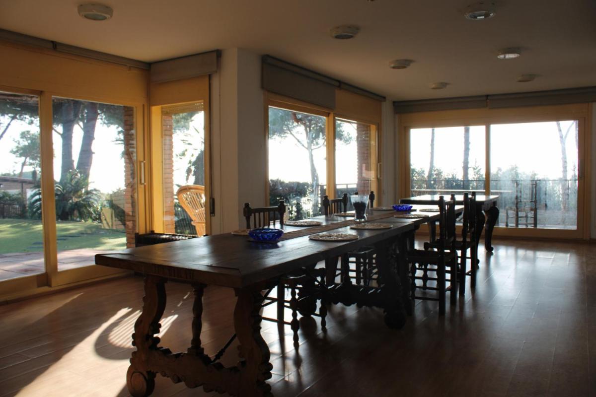 Villa Maresme & Villa Rosa Mataro Bagian luar foto