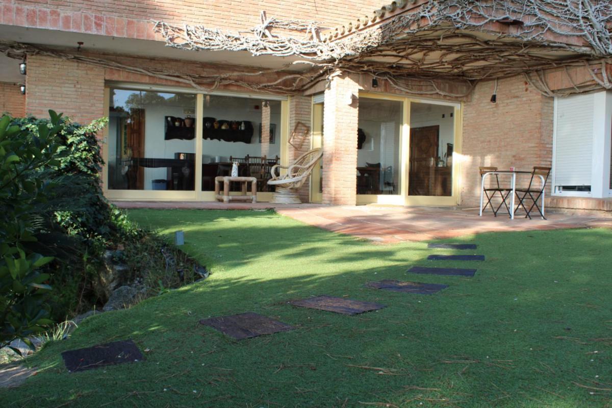 Villa Maresme & Villa Rosa Mataro Bagian luar foto