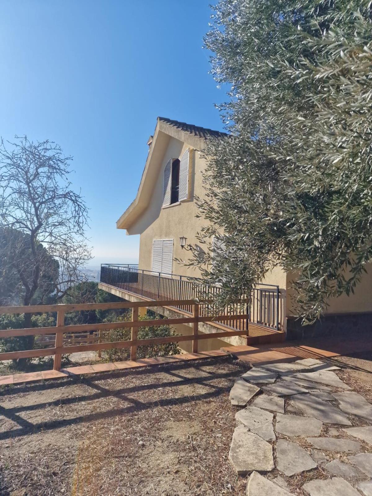 Villa Maresme & Villa Rosa Mataro Bagian luar foto