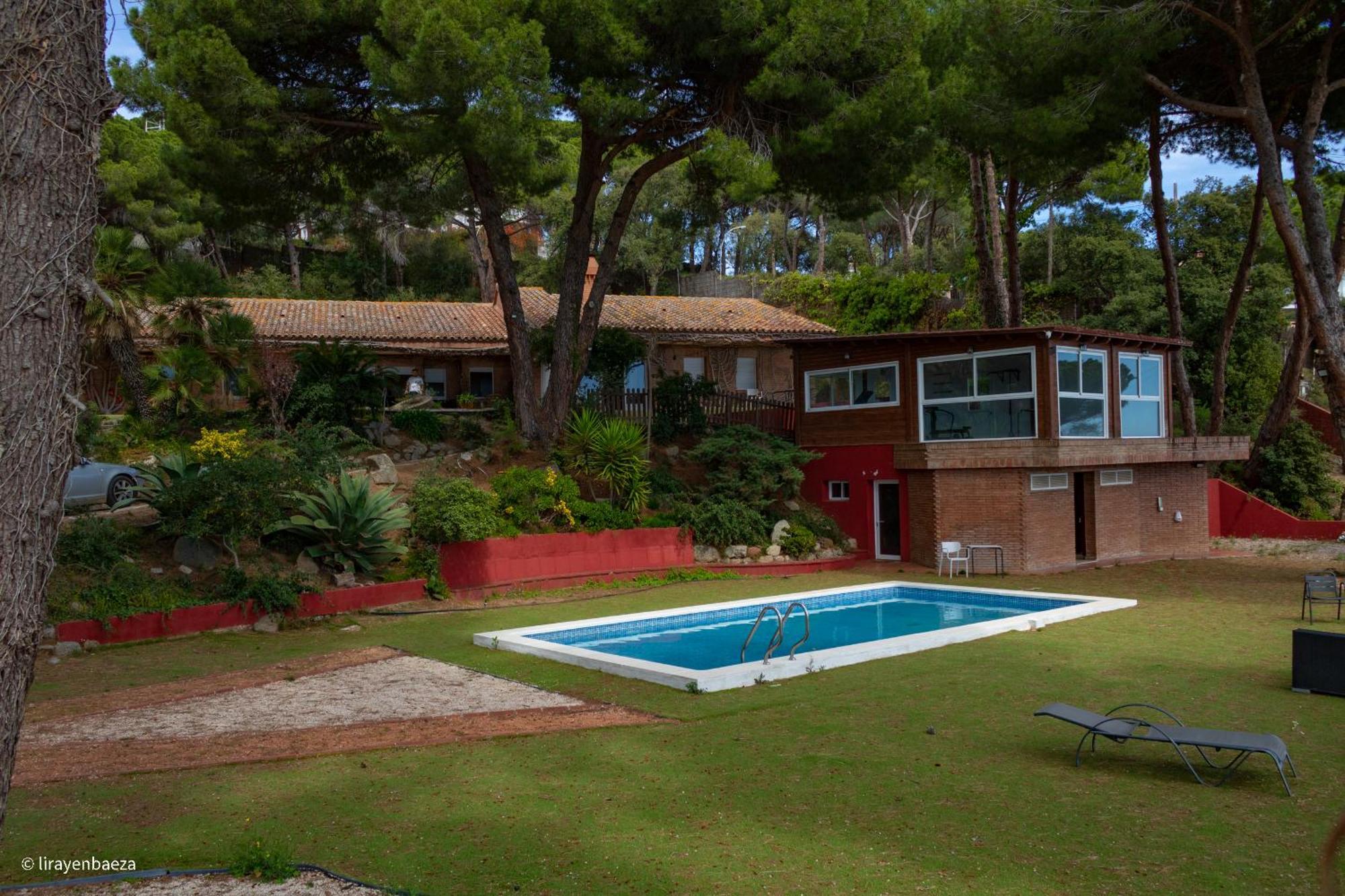 Villa Maresme & Villa Rosa Mataro Bagian luar foto