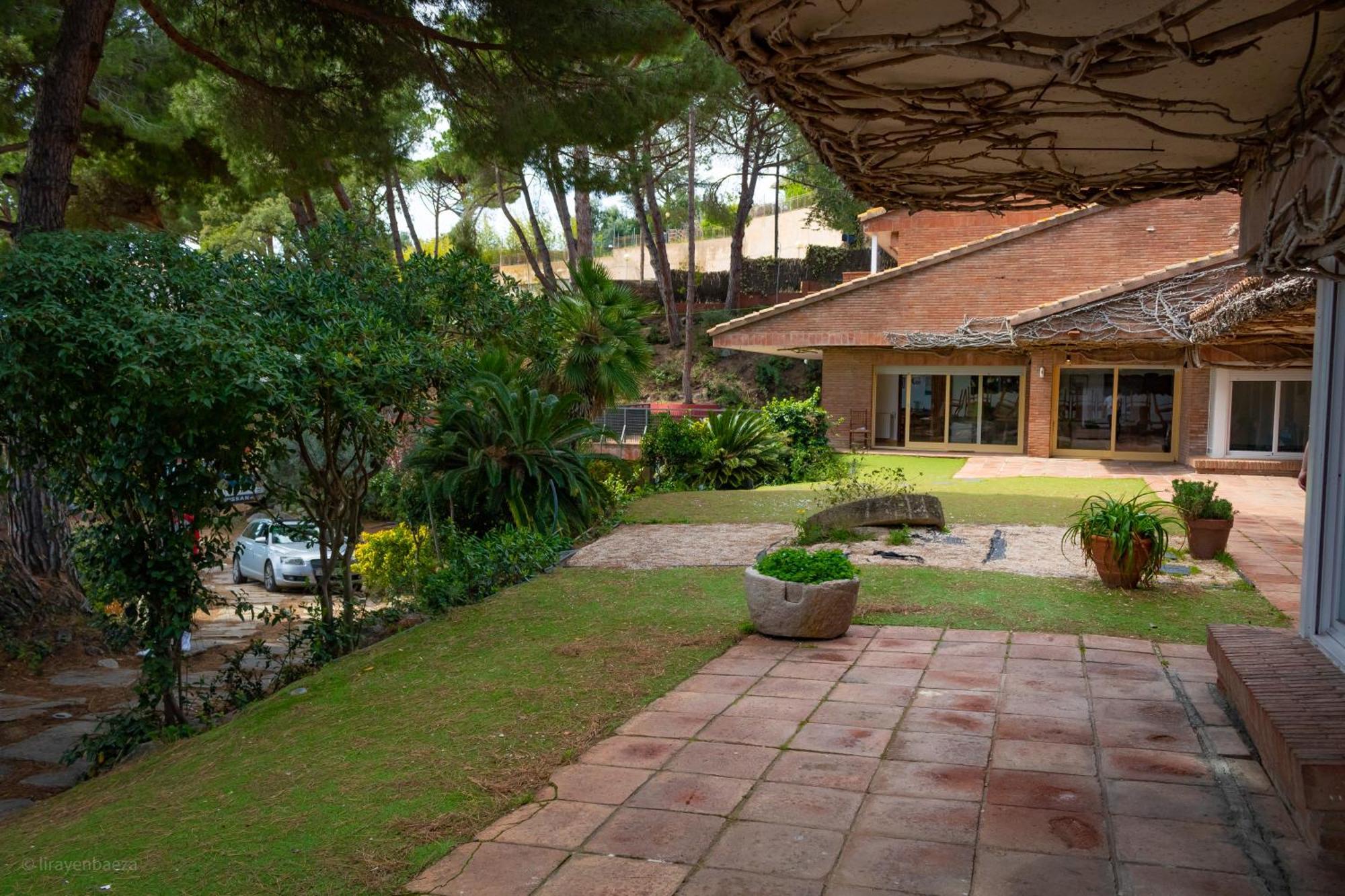 Villa Maresme & Villa Rosa Mataro Bagian luar foto