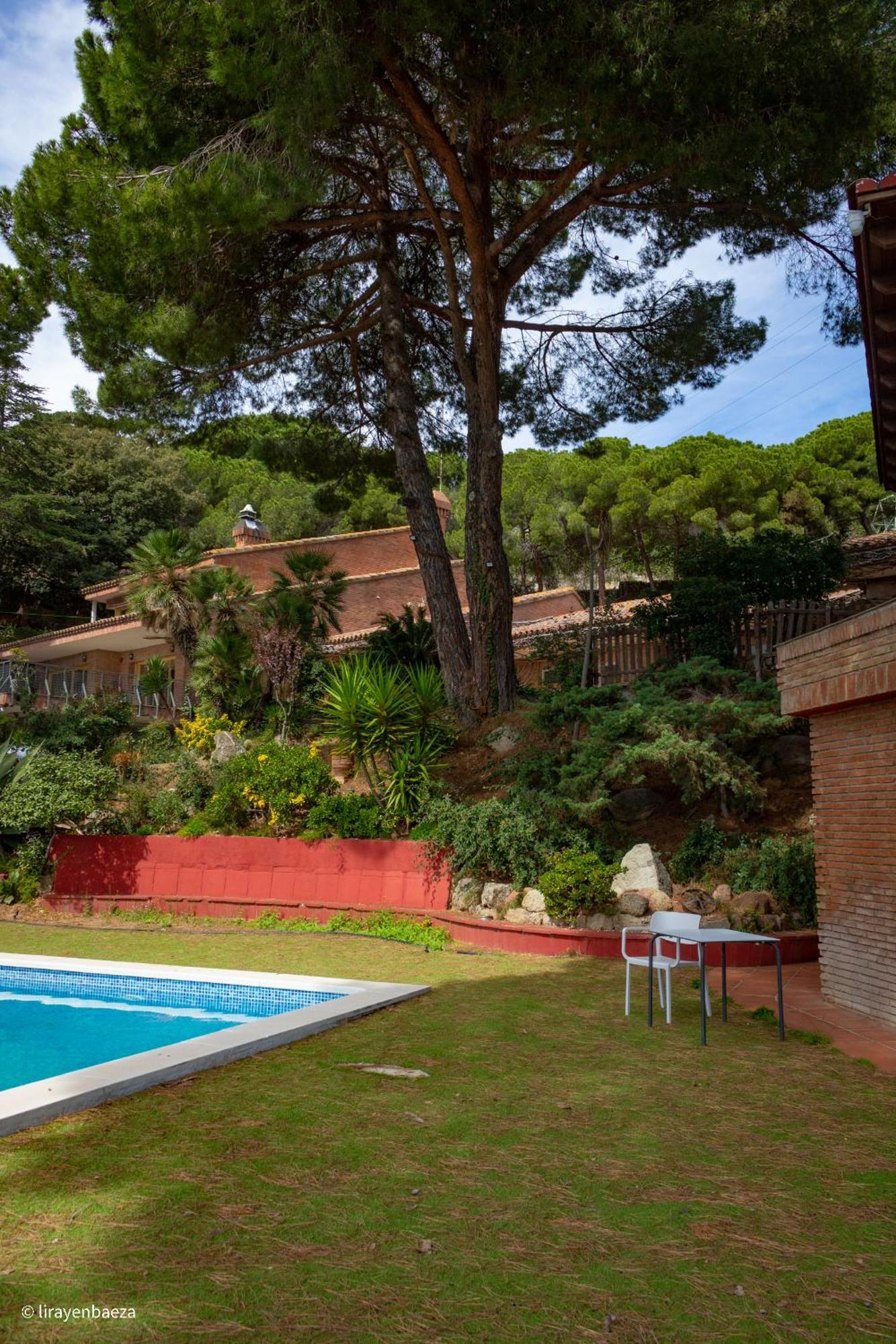 Villa Maresme & Villa Rosa Mataro Bagian luar foto